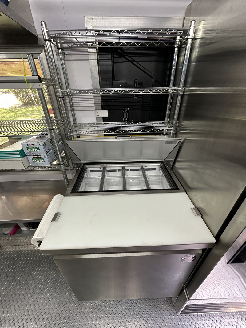 Sandwich Prep with Fridge Under Prep Table