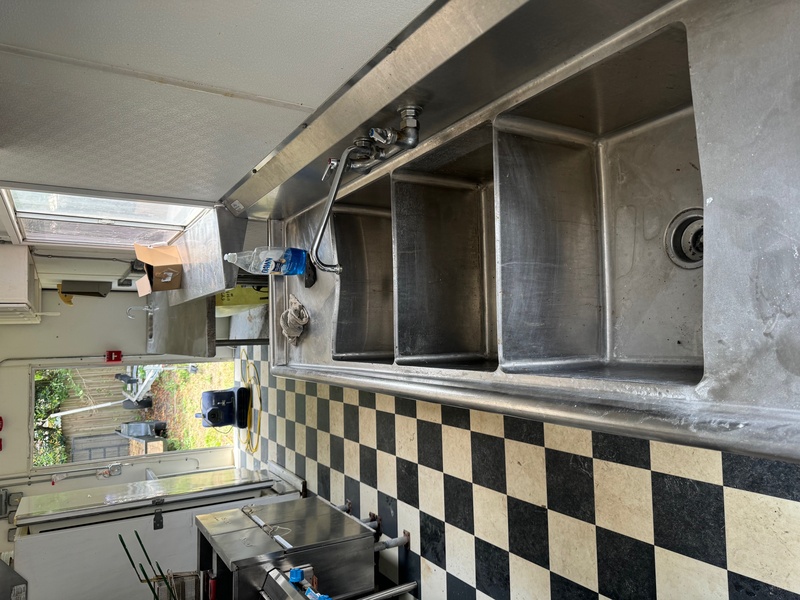 3 compartment Sink with drying