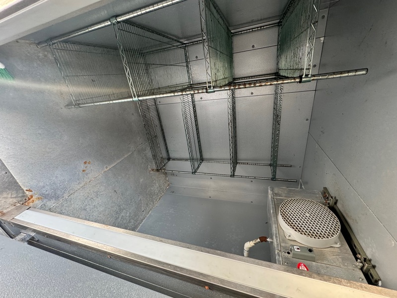 Walk In with Shelving