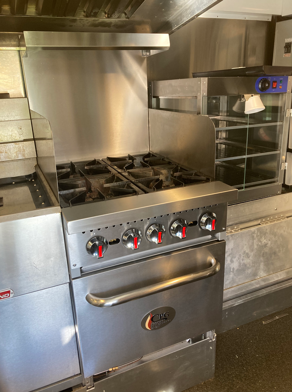 Range and Oven on Food Ambulance Oven