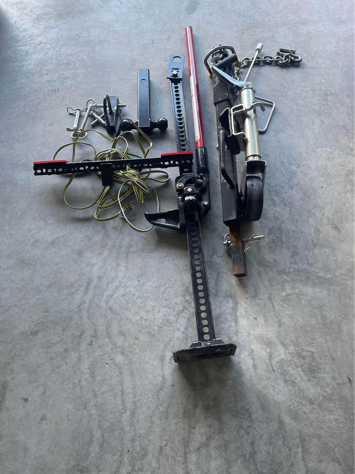 Jack and Trailer Wiring Trailer Hitch / Jack