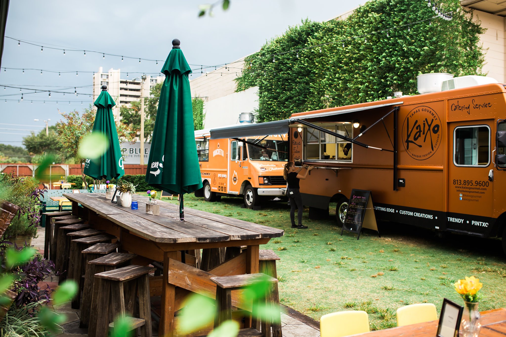 Tampa Bay Food Truck Catering Tampa Bay Food Trucks Wedding Catering at Green Bench Brewing Co. in Saint Petersburg